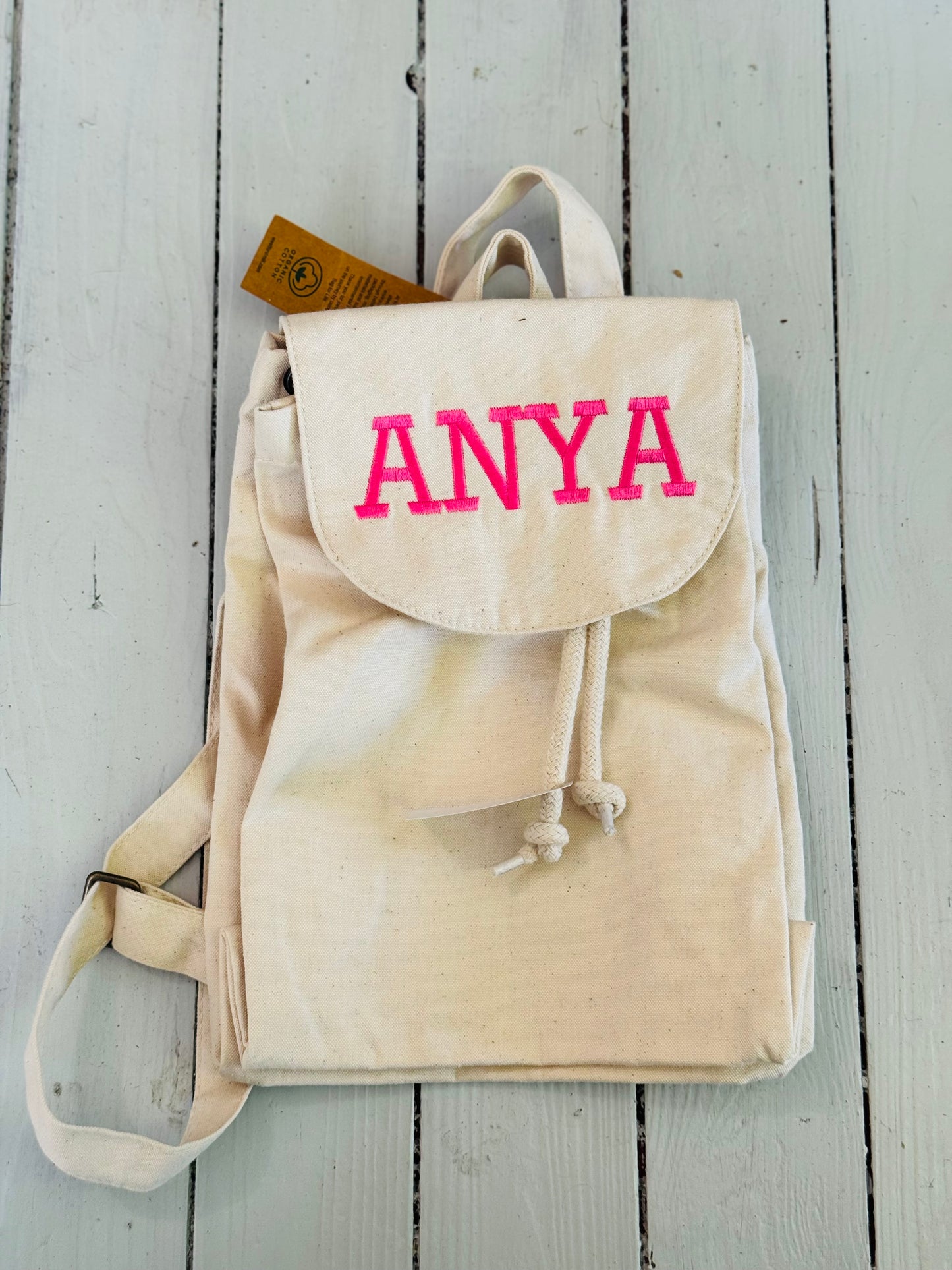 Hátizsák hímzett felírattal